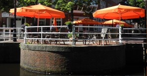 Lunsj og middag serveres, internasjonale retter