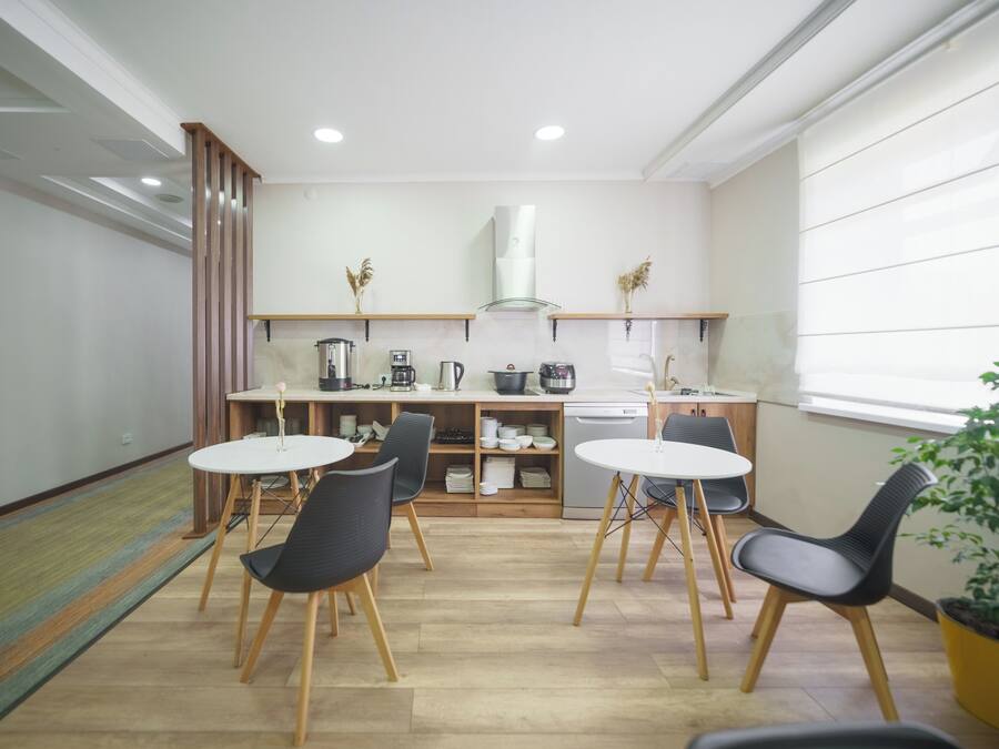 Petit déjeuner continental (500 KGS par personne)