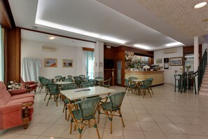 Dining - Gadames Hotel - Lunch on the Beach (Cervia)
