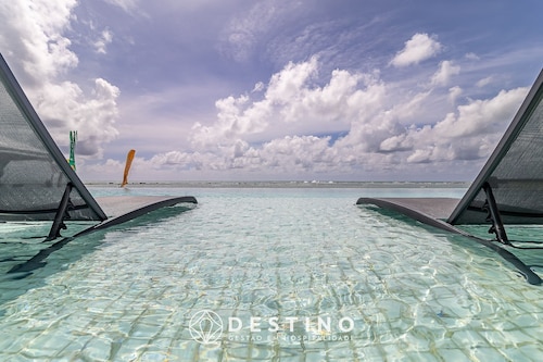Cobertura com Piscina Privativa | Pé na Areia | Vista Mar | Barra Bali | Destino BSM 417