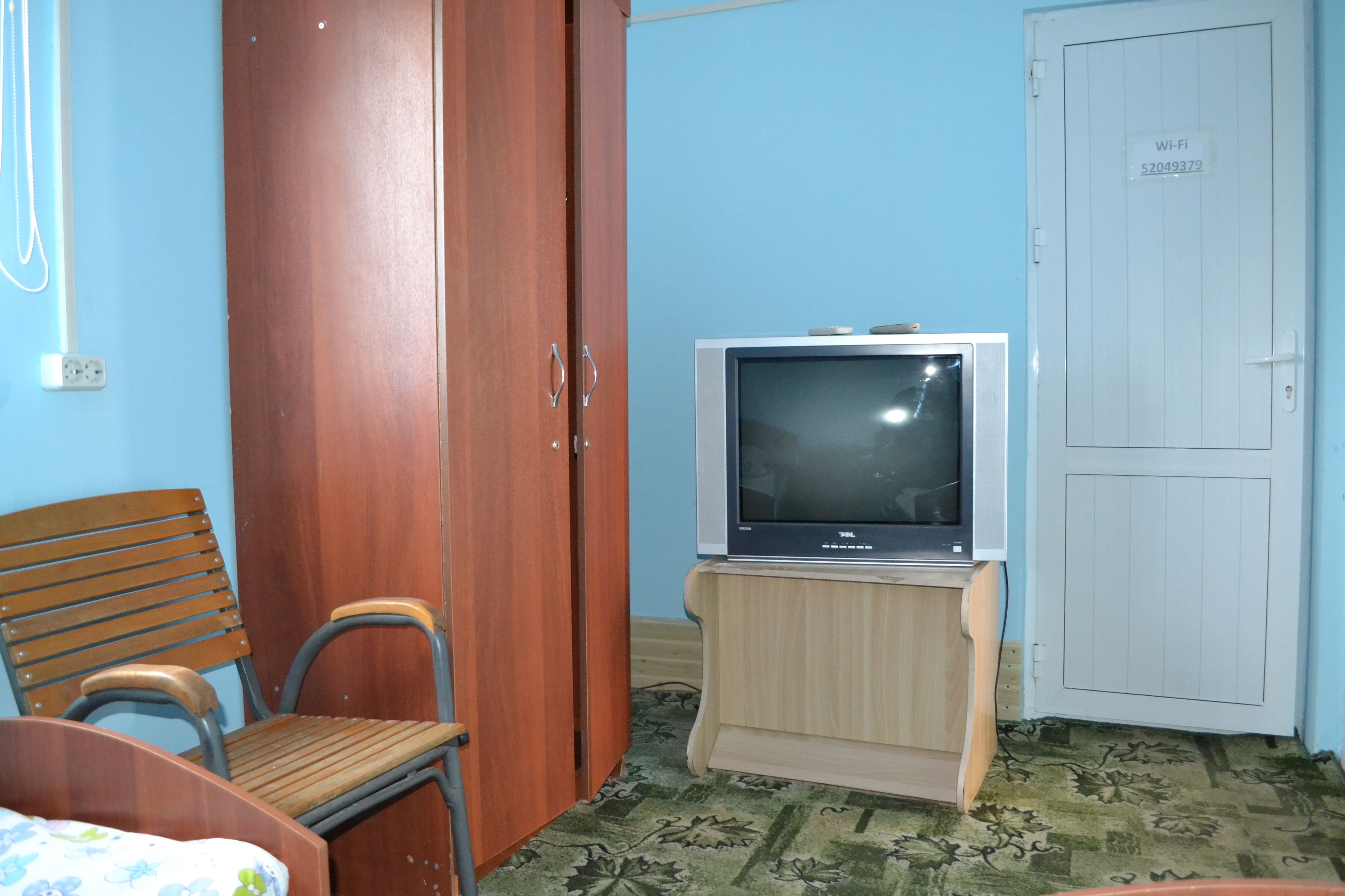 economy twin room | television