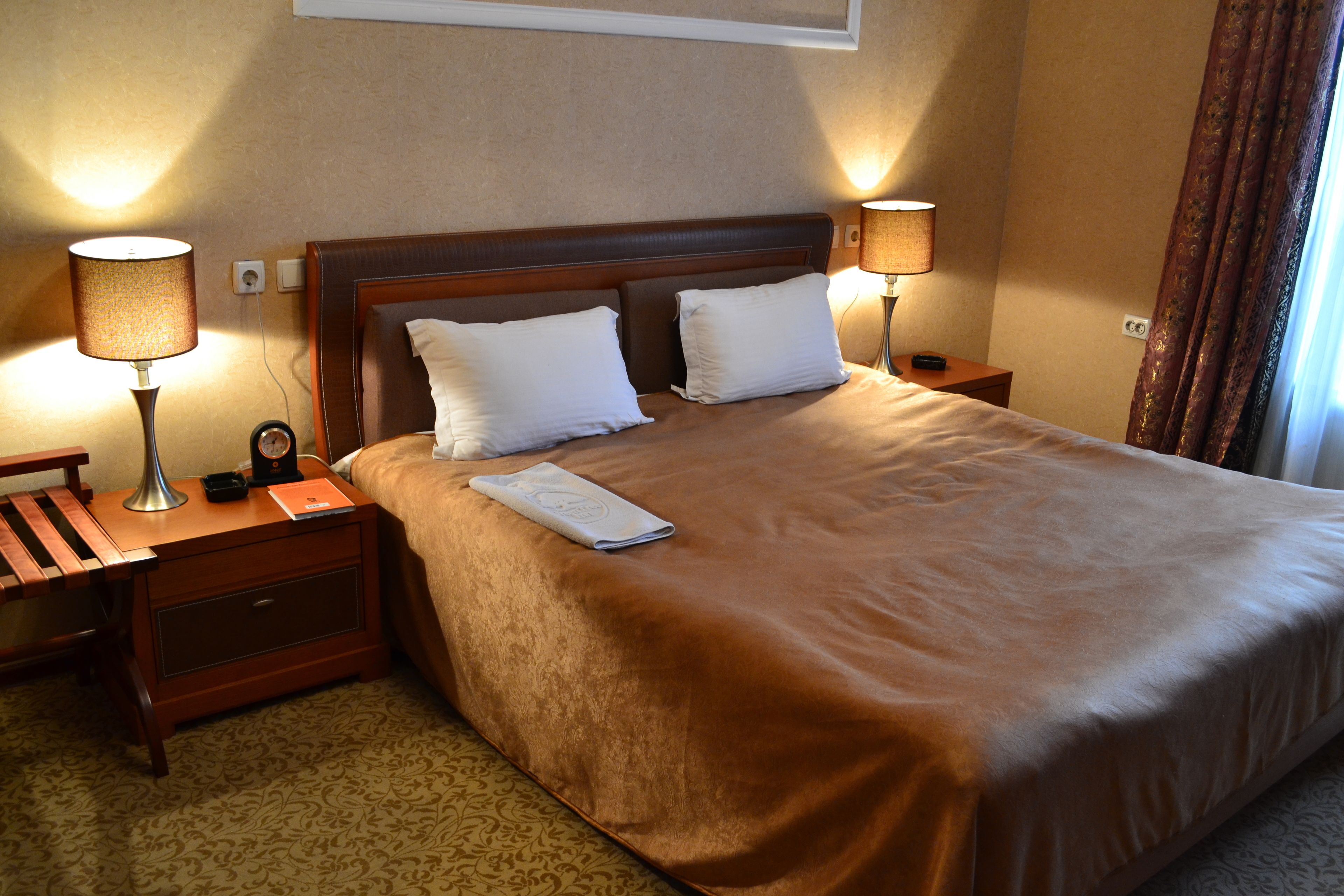 standard double room | iron/ironing board, rollaway beds, free wifi, bed sheets