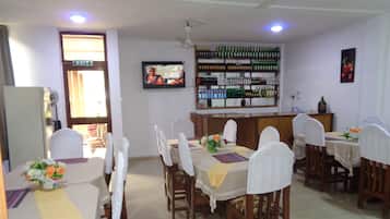 Breakfast, lunch, dinner served; local and international cuisine