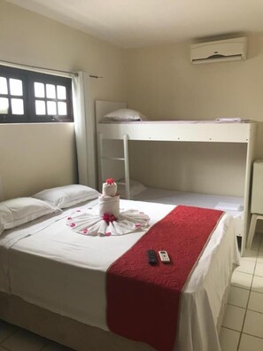 Minibar, blackout drapes, iron/ironing board, free WiFi - Pousada Carcará (Ipojuca)