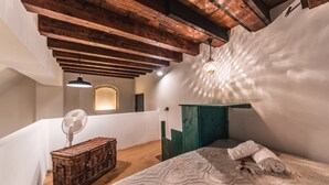 Appartement Deluxe, 2 chambres, vue sur le canal | Literie de qualité, couette en duvet