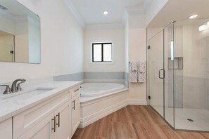 Combined shower/tub, jetted tub, hair dryer, towels - Brand new house with pool !! Walk to the beach! (Naples)