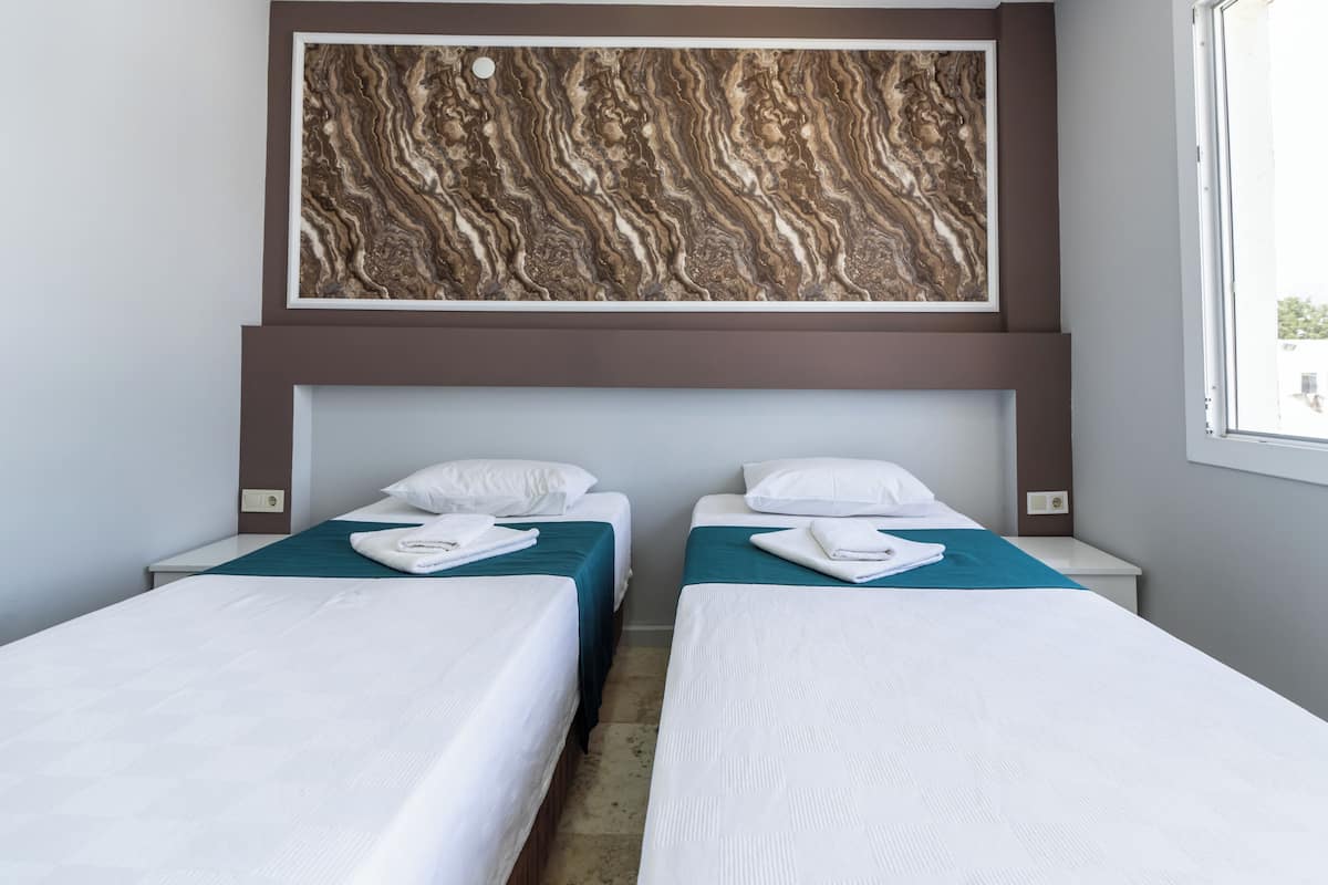 Standard Twin Room | 1 bedroom, minibar, desk, free WiFi