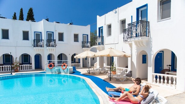 Seasonal outdoor pool, open 8:00 AM to 8:00 PM, pool umbrellas - Dreams Bodrum Otel (Bodrum)