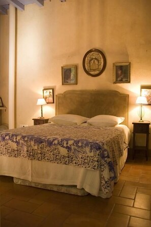 Blackout drapes, rollaway beds, free WiFi, bed sheets - Hostal Casa del Buen Viaje (Seville)