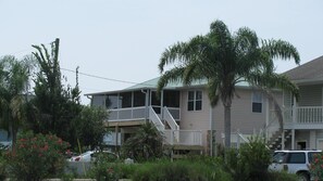 Exterior - Paradise Home, view the sunsets and the Sunrise from your Porch (Crystal River)
