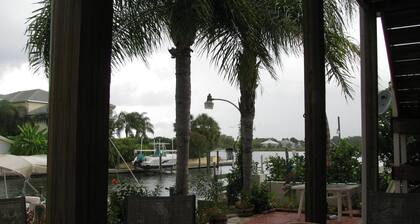 Paradise Home, view the sunsets and the Sunrise from your Porch