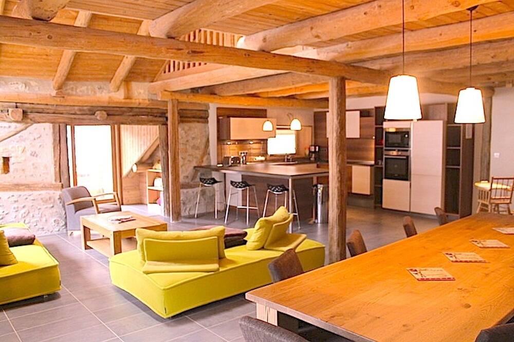 Chalet, sauna, Jacuzzi spa, Briançon Serre Chevalier valley.