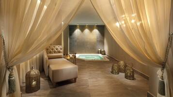 Espace de soins pour les couples, sauna, bain Ă remous, hammam, massages