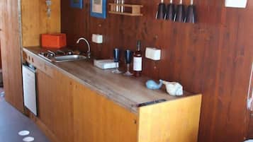 Double Room (incl. service/ cleaning fee) | Private kitchen | Fridge, stovetop, espresso maker, cookware/dishes/utensils