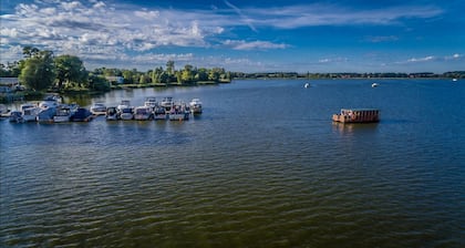 Hausboot KĂŒtzkow am Havelsee