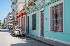 Front of property - La Siboneya (Havana)