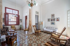 Living room - La Siboneya (Havana)