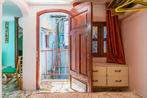 Comfort Suite, Multiple Beds, Courtyard View | Individually furnished, blackout drapes, WiFi, bed sheets - La Siboneya (Havana)