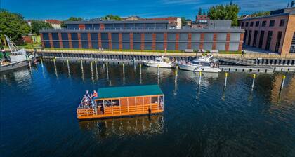 Hausboot Demmin an der Peene