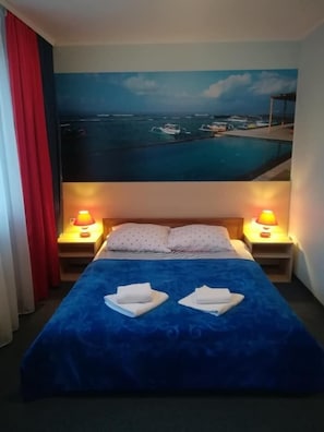 Habitación estándar doble, 1 cama doble | Escritorio, wifi gratis, ropa de cama