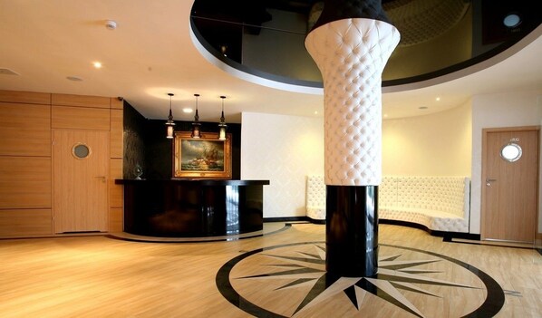 Reception - Hotel Czarna Perła (Pruszcz Gdanski)