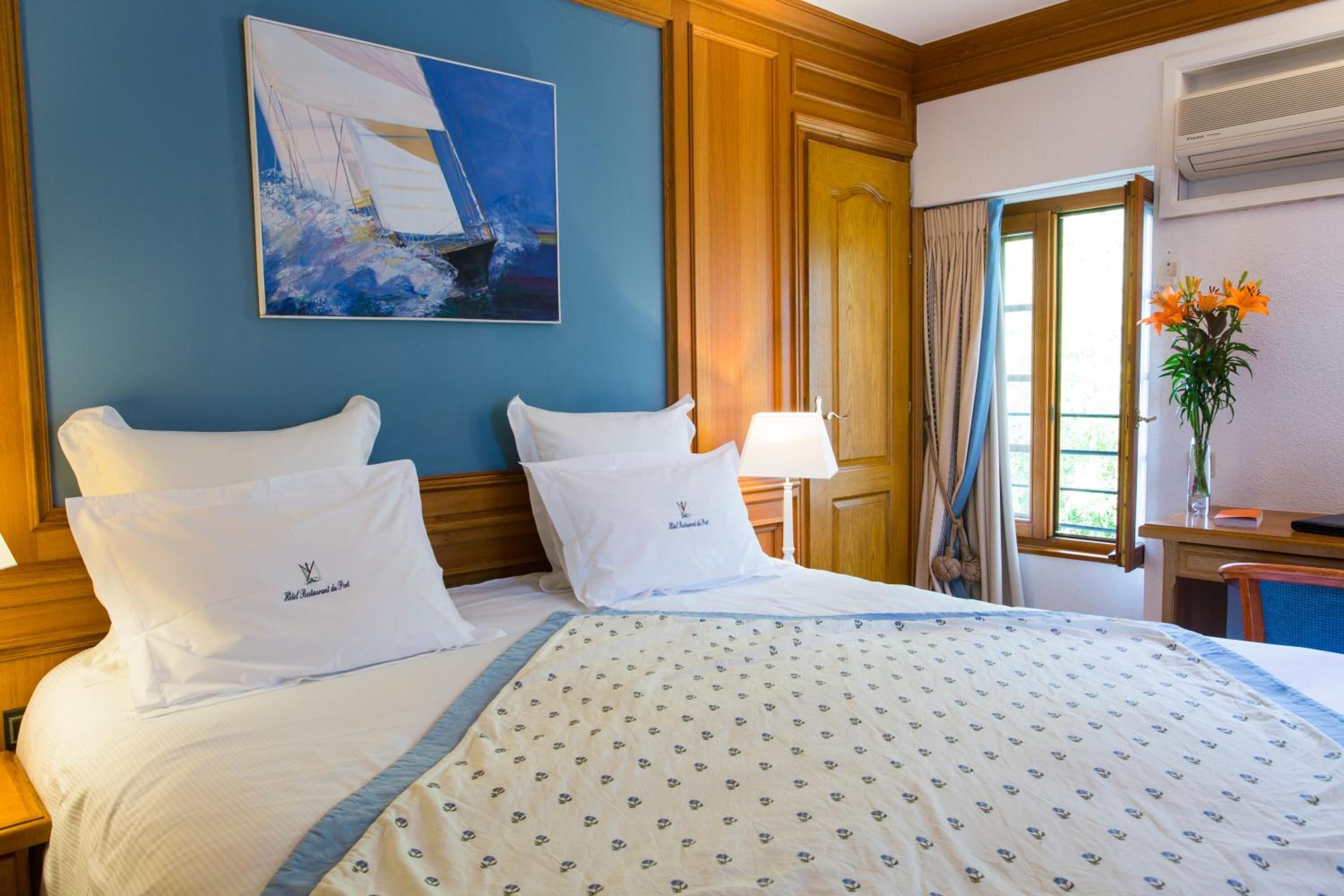 minibar, in-room safe, individually decorated, individually furnished