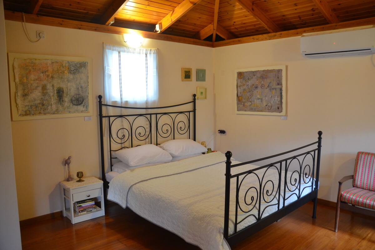 Estúdio conforto, para não fumantes, vista para o pátio | Quartos à prova de som, ferros/tábuas de passar roupa, Wi-Fi de cortesia