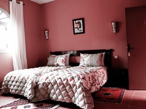 โต๊ะทำงาน, เปล/เตียงเด็กอ่อน (ฟรี), ผ้าปูที่นอน