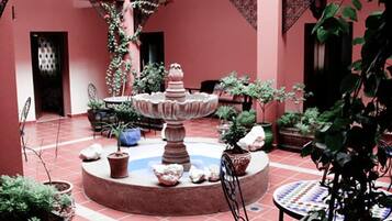 المنشأة من الداخل