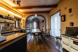 Repas dans la chambre