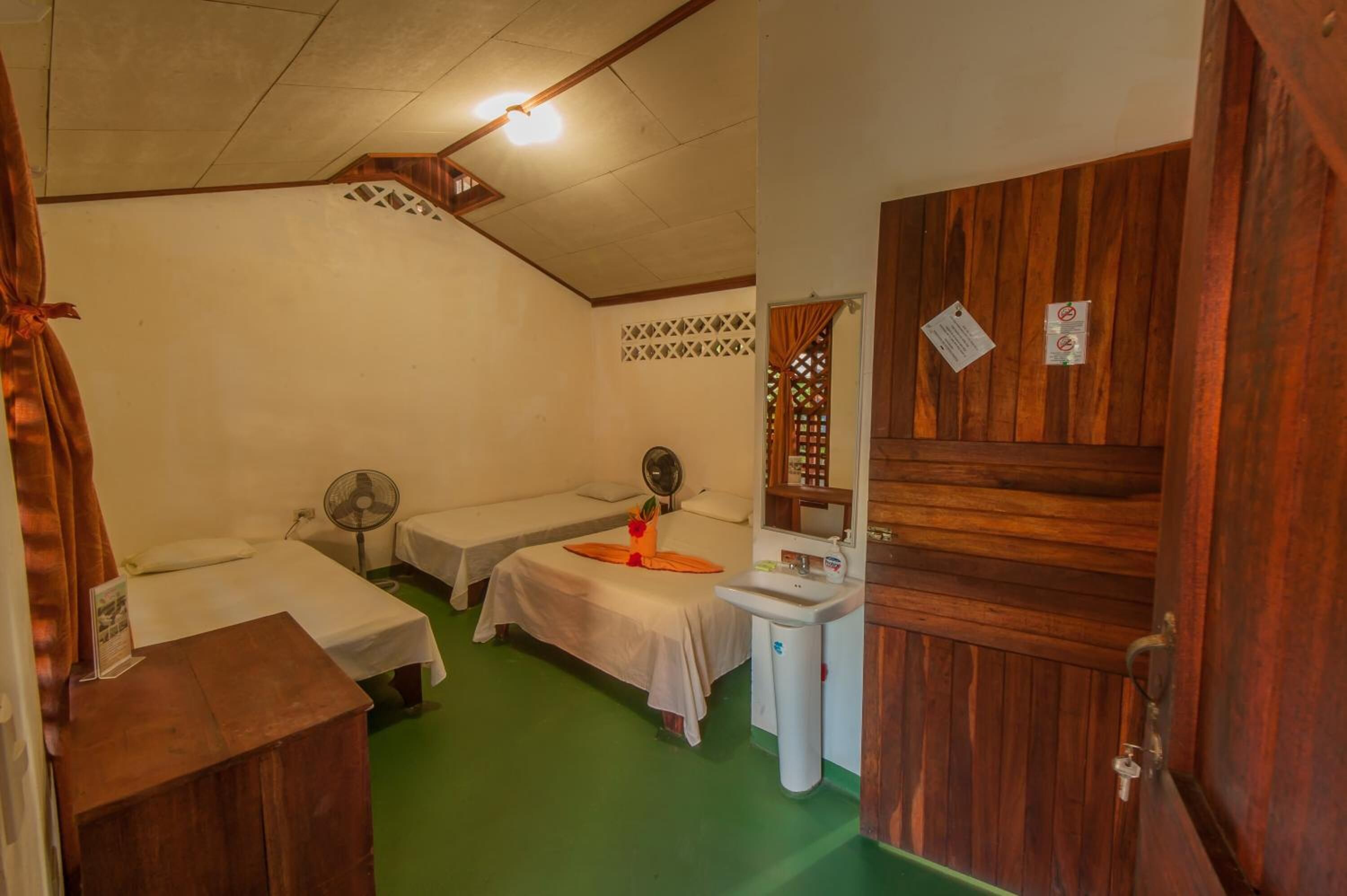 In-room safe, bed sheets