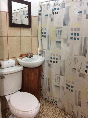 Bathroom - Cabinas Balcon de Mar Tortuguero (Colorado)