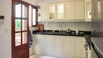 Dormitorio compartido, dormitorio mixto | Cocina compartida | Refrigerador y microondas