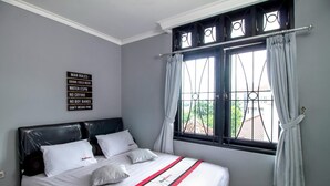 Desk, WiFi (free), bed sheets - RedDoorz Plus @ Radio Dalam 2 (Jakarta)
