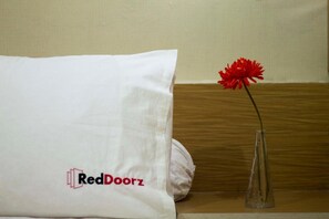 Desk, free WiFi, bed sheets - RedDoorz Plus @ Radio Dalam 2 (Jakarta)