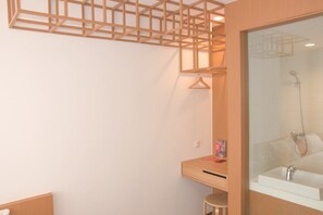 Superior Room | Bathroom | Shower, free toiletries, towels