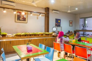 Exterior - RedDoorz near Pasar Baru Bandung (Bandung)