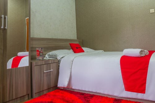 RedDoorz Plus near IPDN