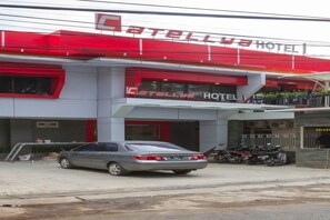 Front of property - RedDoorz near Istana Plaza 2 (Bandung)