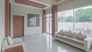 Unclassified image, 4 of 25, button - RedDoorz near Islamic Center Samarinda (Samarinda)