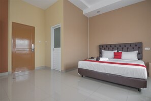 Double Room | Desk, free WiFi, bed sheets