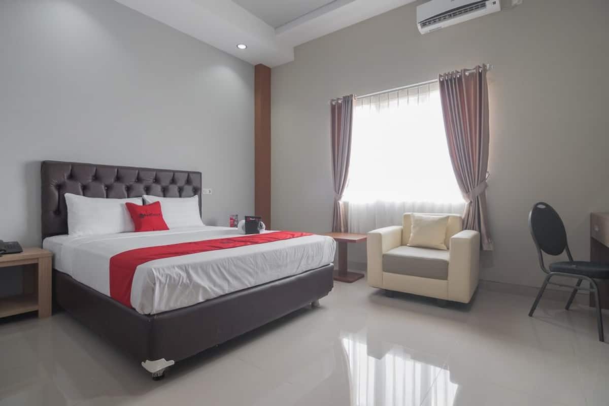 Double Room | Desk, free WiFi, bed sheets