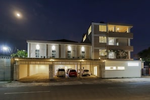 Front of property - RedDoorz near Stadion Manahan Solo (Surakarta)