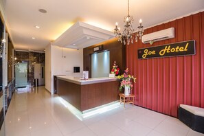 Reception - RedDoorz Plus near Soekarno Hatta Airport 2 (Tangerang)