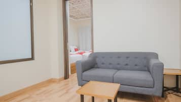 Premium Room | Living room | Flat-screen TV