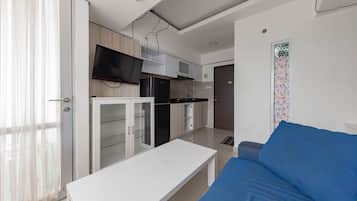 Family Room | Desk, free WiFi, bed sheets