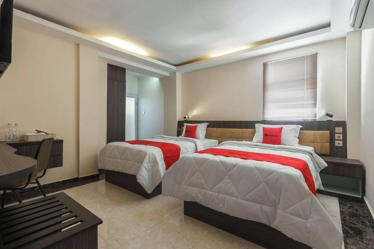Desk, free WiFi, bed sheets