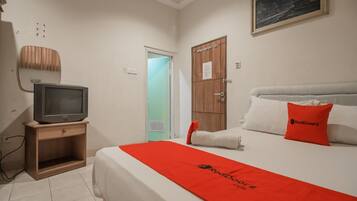 Desk, free WiFi, bed sheets