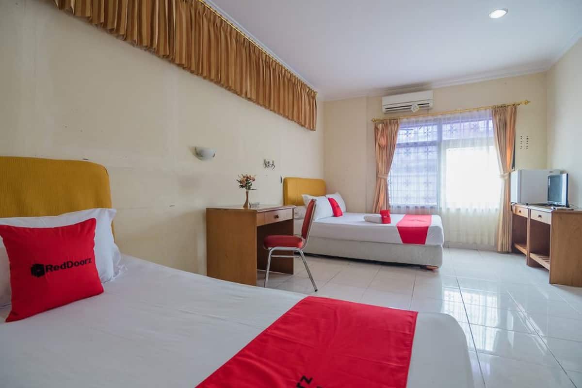 Desk, free WiFi, bed sheets