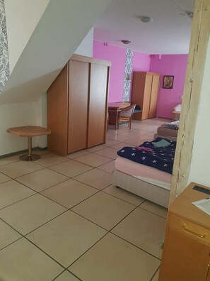 Apartment | 1 bedroom, free cribs/infant beds, free WiFi